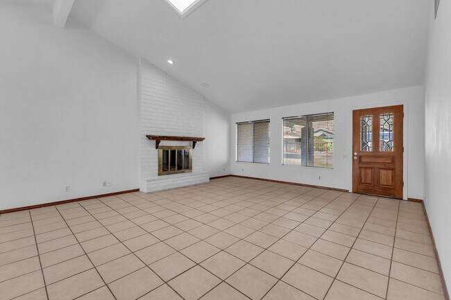 Building Photo - 53780 Avenida Diaz