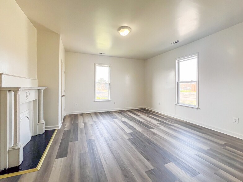 Building Photo - 608 Halifax St