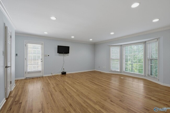 Building Photo - 815 Baylor Dr SE
