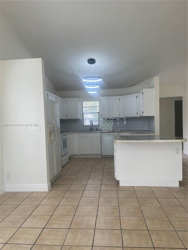 Building Photo - 935 Country Wood Ct