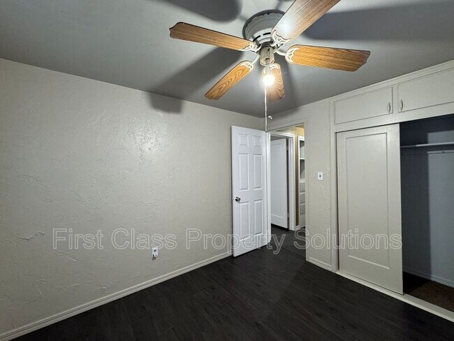 Building Photo - 3808 SE 15th St