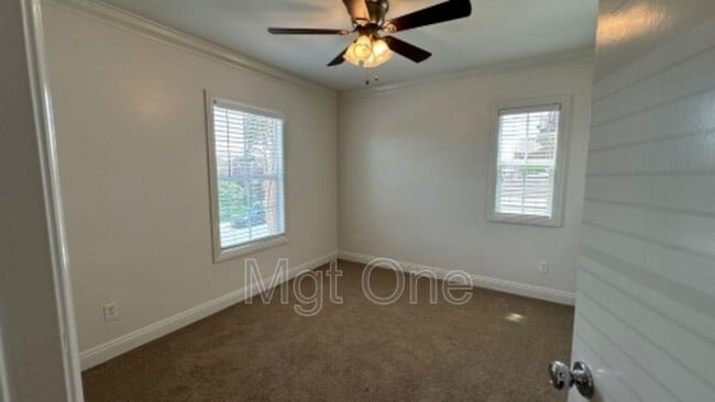 Building Photo - 564 Botan St
