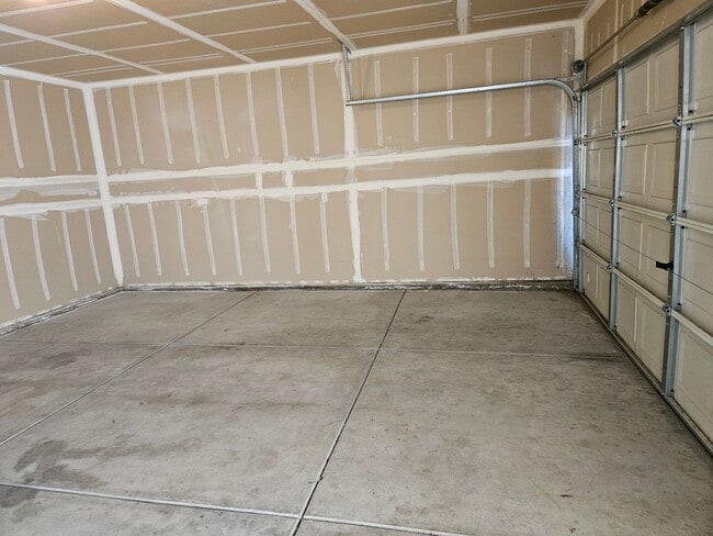 Building Photo - 3 bedroom single story in Manteca!