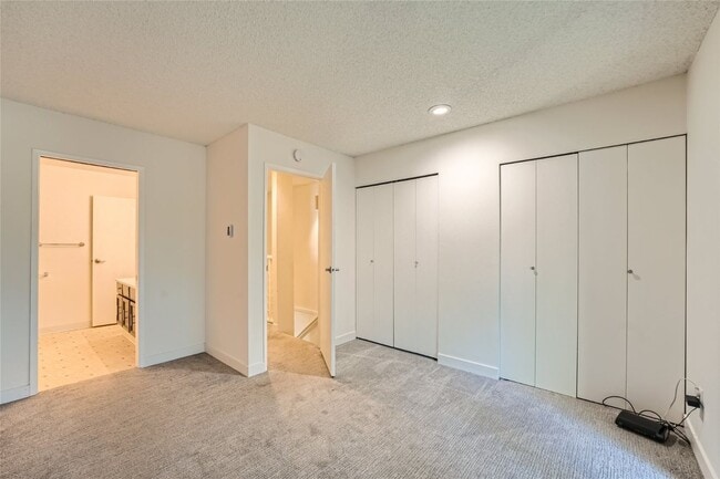 Building Photo - Live on the Lakeview Drive next to Lake Ballinger!