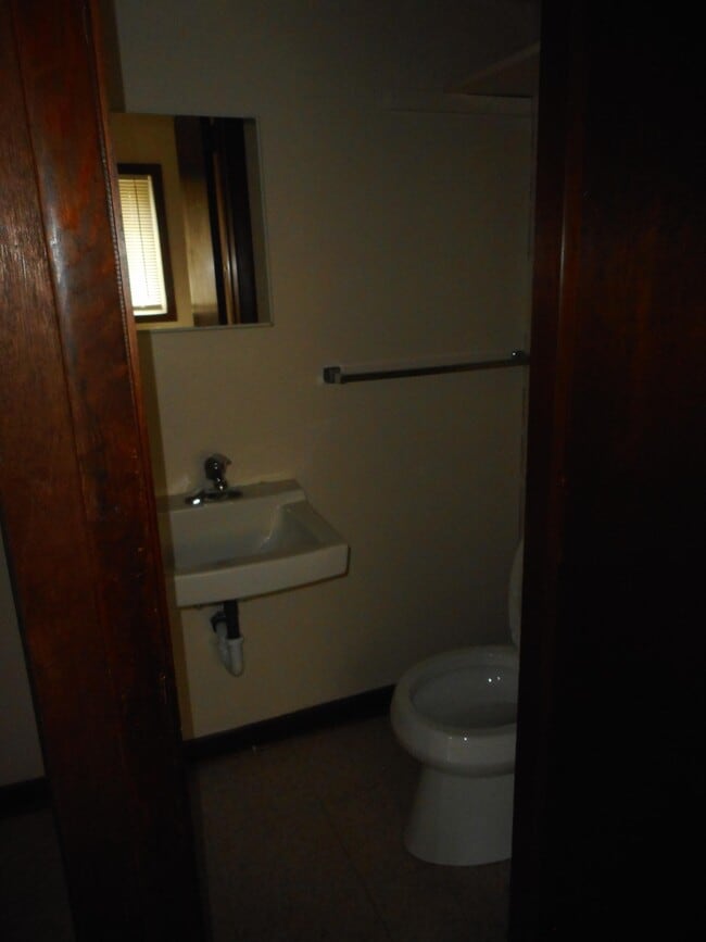 Building Photo - 716 Chesapeake Dr