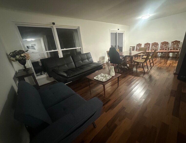 Building Photo - 8xxx Barrett Rd