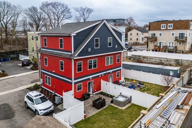 Building Photo - 51 Robey St