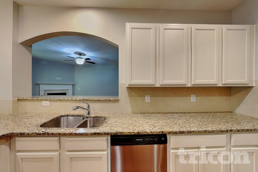 Building Photo - 216 Stillwood Dr