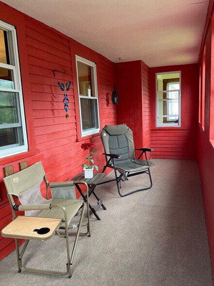 Mudroom - 201 W Meadow Rd