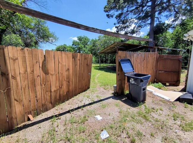 Building Photo - Fully Renovated 3-Bedroom Rental – New Appliances, Huge Yard, Garage, & Individual Room A/C!