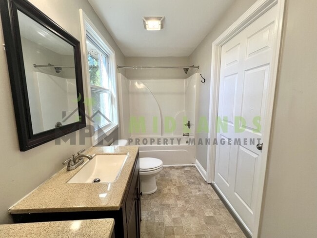 Building Photo - 3202 Belvedere Dr