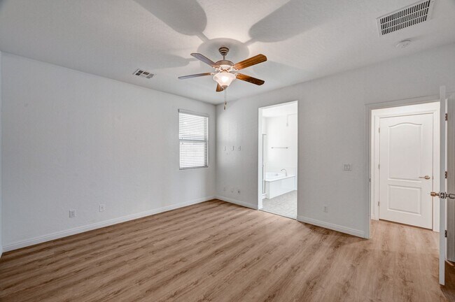 Building Photo - Lantern Gardens