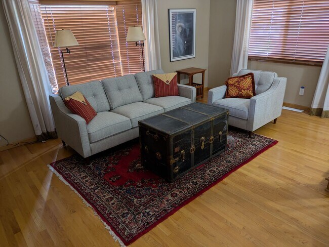 Building Photo - Beautiful FULLY FURNISHED Single Level 4/2 Home in South West Reno