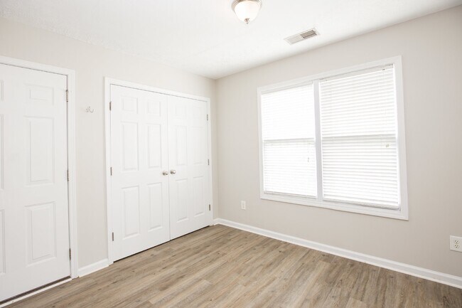 Building Photo - Charming 3 Bed, 2 Bath Rental Home in Raeford, NC - Don't Miss Out!