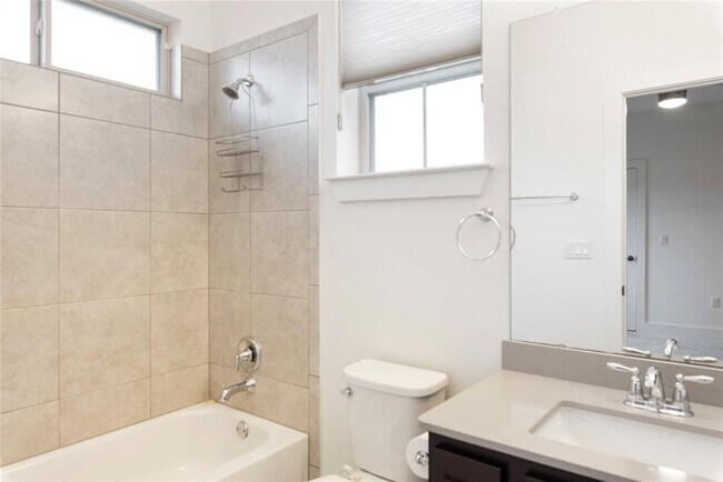 Building Photo - 12905 Padua Dr