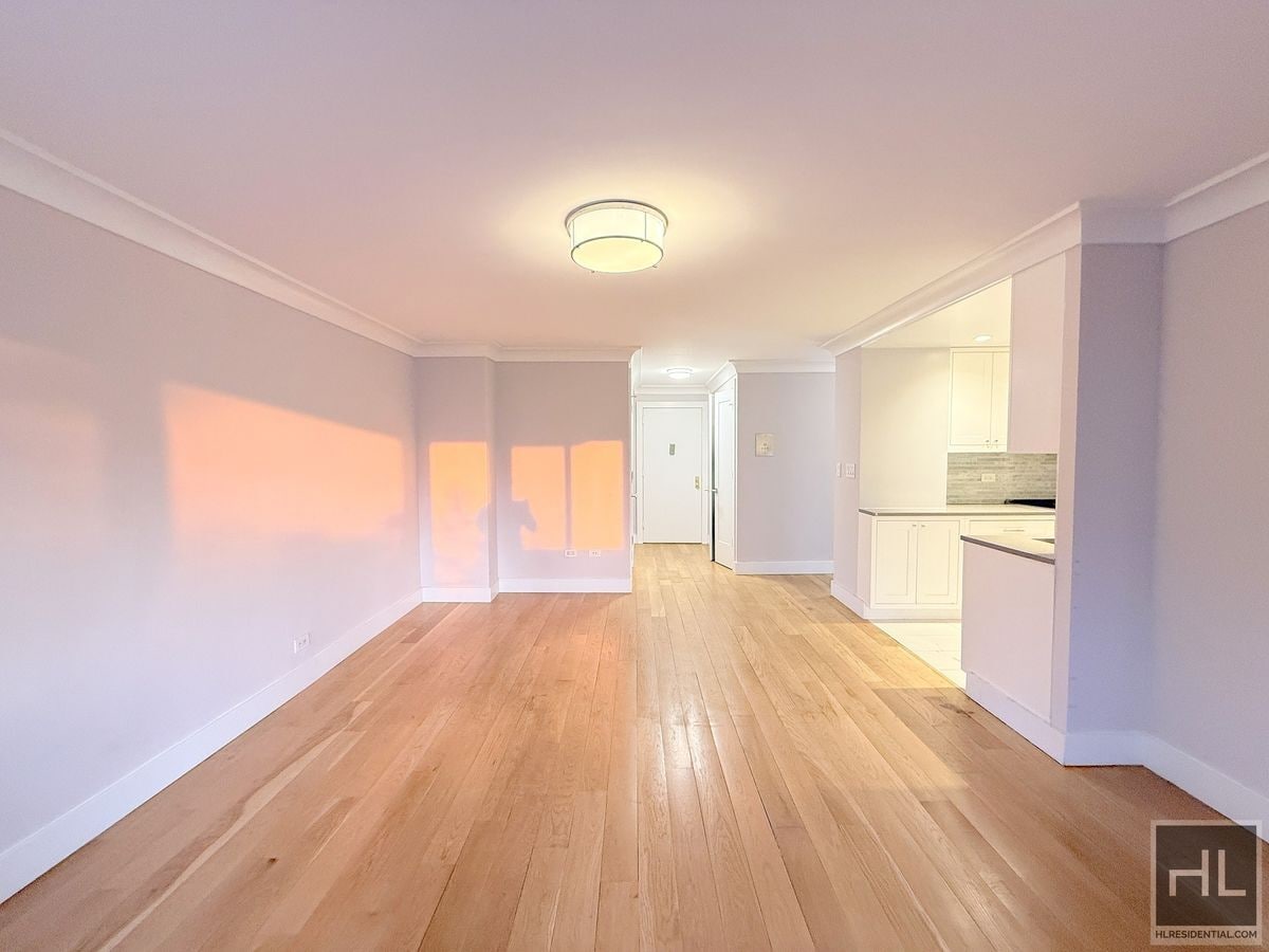 Building Photo - 3 bedroom 1 bathroom WEST 93 STREET