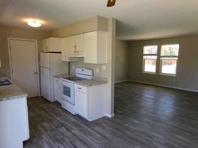 Building Photo - 4 Woodbine Ct