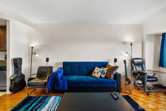 Building Photo - 110 Somerset St