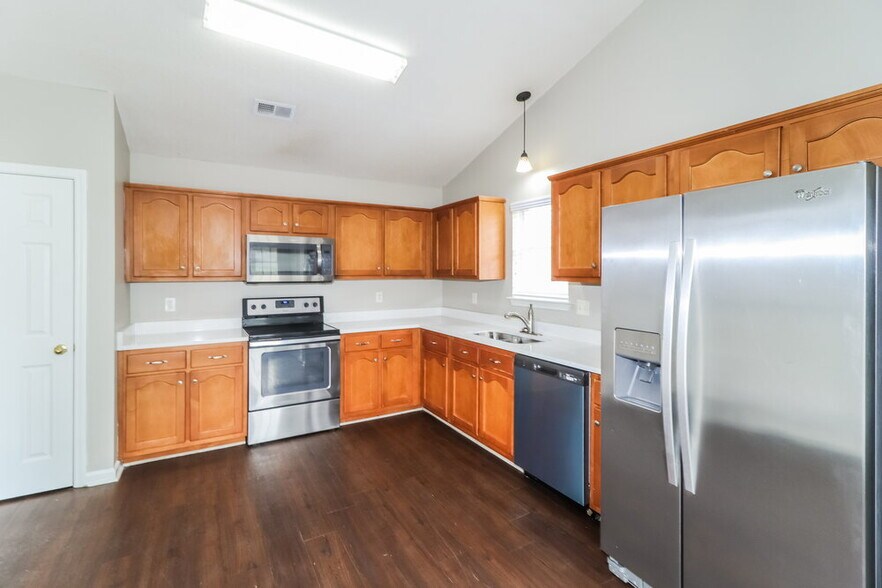 Building Photo - 1741 Madison Cove E