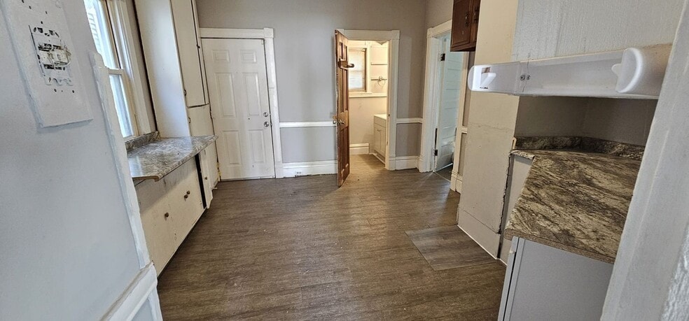 Building Photo - 602 E Ravine Ave