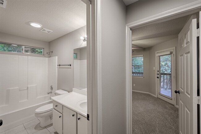 Building Photo - 10 Hancock St