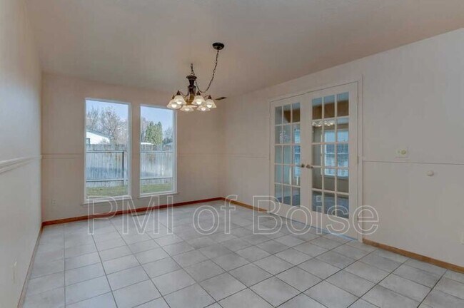 Building Photo - 810 N Horton St