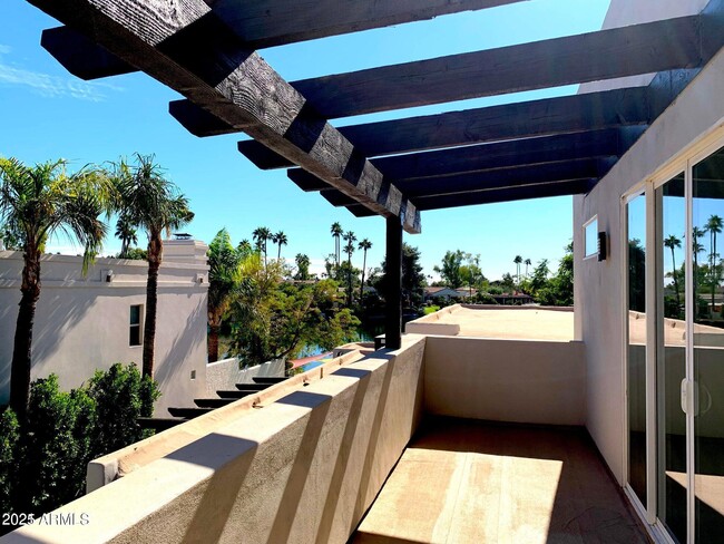 Building Photo - 7613 E Vía Del Reposo