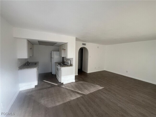 Building Photo - 1919 Lillie St