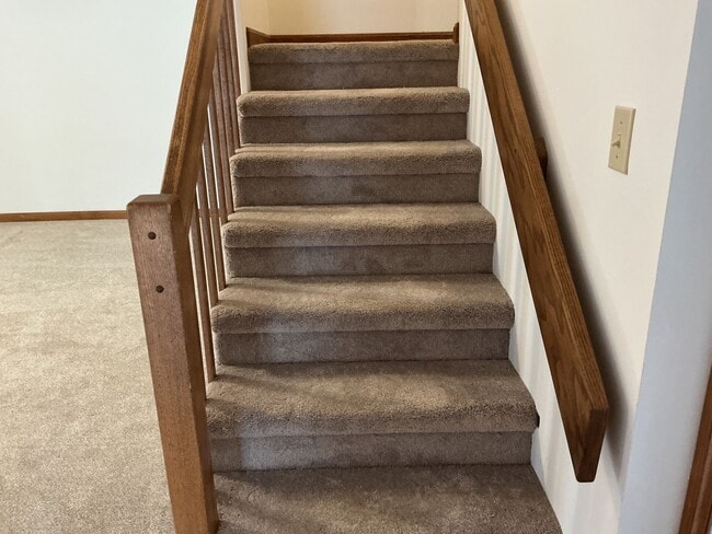 Building Photo - Welcome home!  Sought after Lake of the Woods!