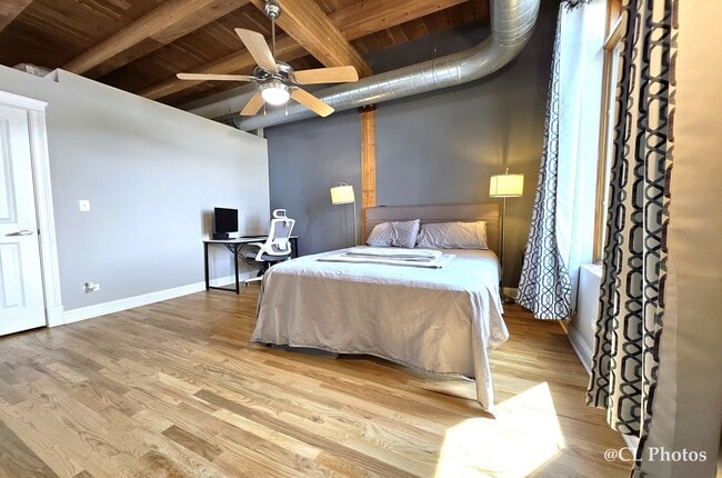 Building Photo - 500 N Damen Ave