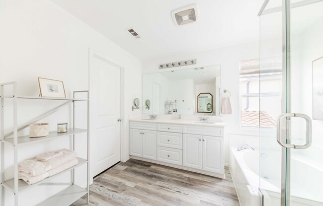 Building Photo - Spacious 3 Bed / 2.5 Bath Home in Chula Vista – Available May 15th