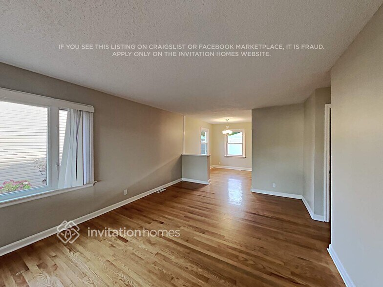 Building Photo - 9219 S 51st Ave