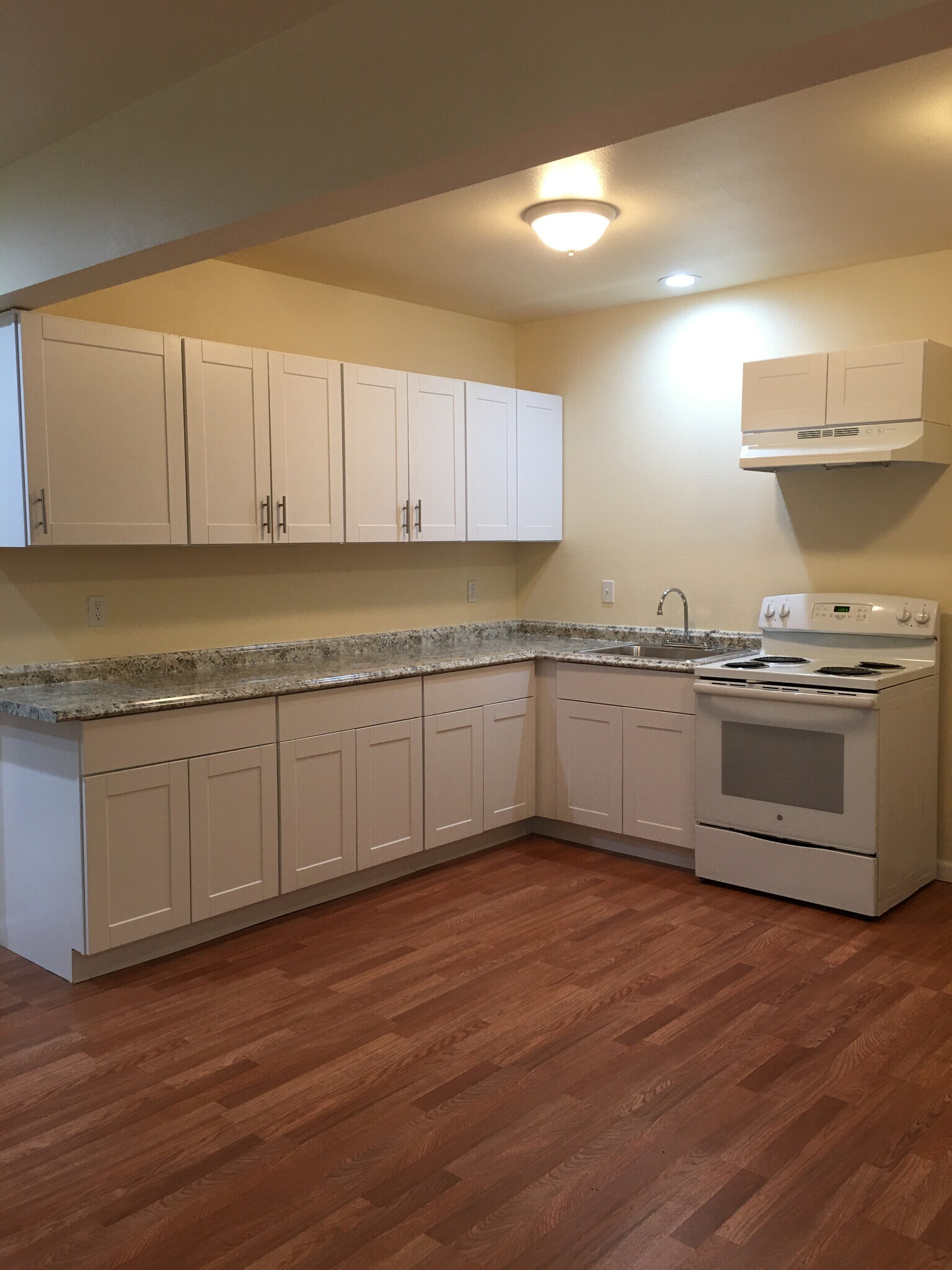 Building Photo - 16840 Bell Ave