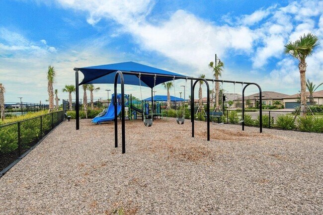 Building Photo - **AVAILABLE FOR THIS UPCOMING SEASON!! 4 M...