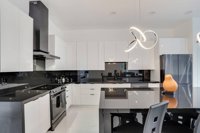 Building Photo - 2962 NW 10th Ct