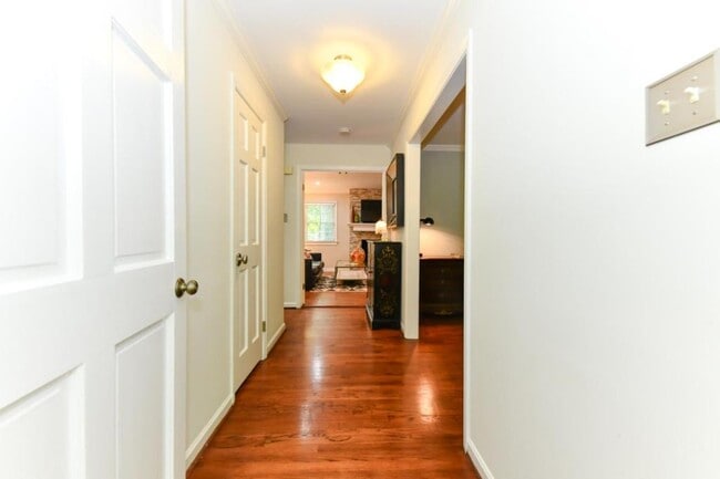 Building Photo - 4801 Sweetbriar Rd