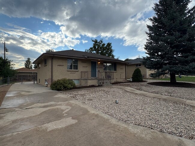 Building Photo - 6335 Yukon St