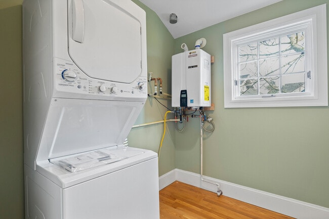 Building Photo - 1435 Newport Way