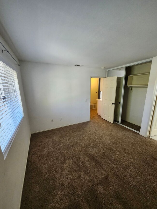 Building Photo - Beautiful 2 bedroom 1.75  bath Home Alta Loma