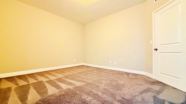 Building Photo - FANTASTIC 2019 4 Bed 3.5 Bath Ranch with over 3,000 finished SqFt in the Castlewood Neighborhood ...
