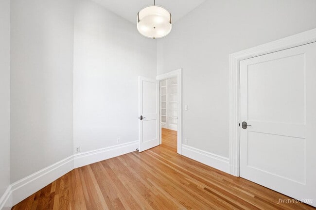 Building Photo - 860 Waller St