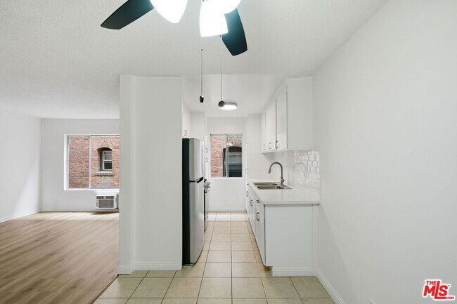 Building Photo - 4100 W 1st St