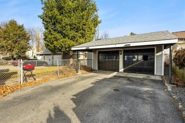 Building Photo - 154 Summit St