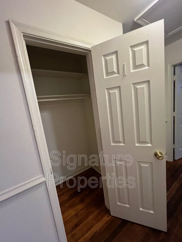 Building Photo - 208 N Cedar Ave