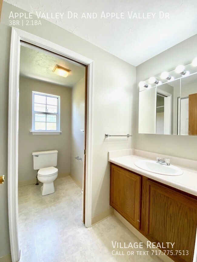 Building Photo - 818 Apple Valley Dr
