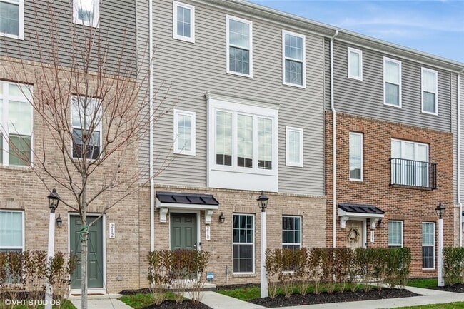 Building Photo - 210 Gress Rd