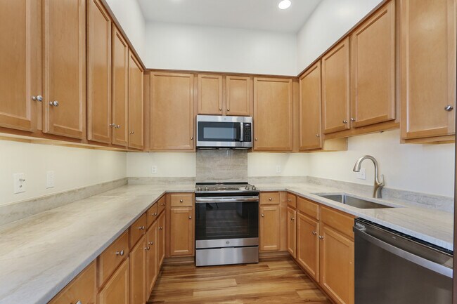 Kitchen - 215 Decatur St