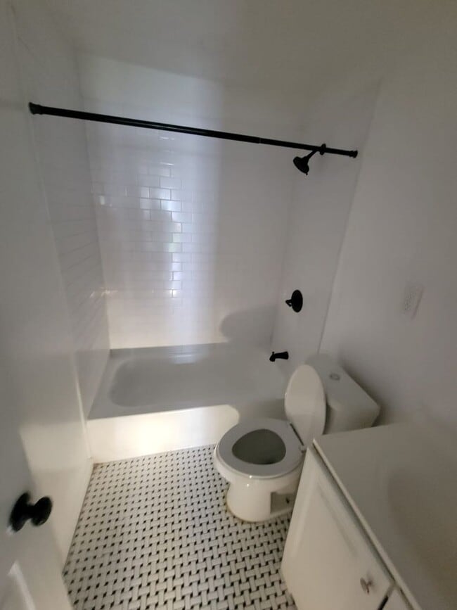 Building Photo - For Rent: Charming 2 Bed / 1 Bath Duplex with Backyard. We accept section 8.