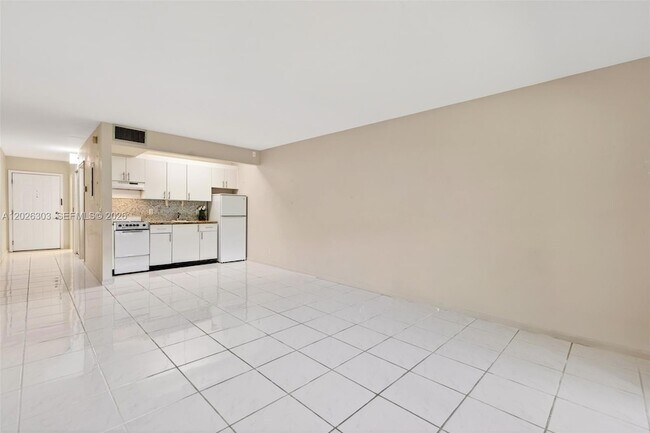 Building Photo - 1400 SW 124th Terrace
