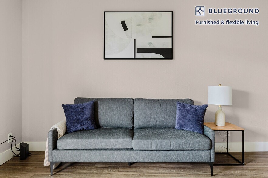 Building Photo - 766 Edgewater Blvd